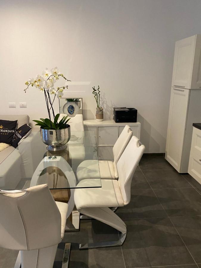 Decoluxe !Apartamento Con 1 Camera Da Letto , In Zona San Paolo , Via Martiniana Turin Exterior photo